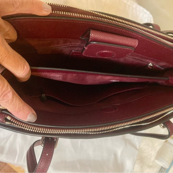 COACH Classic oxblood leather hand/shoulder/crossbody bag holds laptop. - Picture 9 of 12